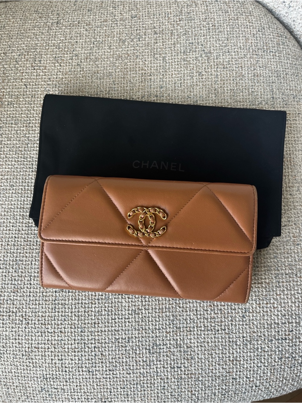 CHANEL 19 Flap Wallet